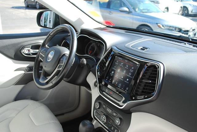 Photo of 2020 Granite Crystal Clearcoat Metallic Jeep Cherokee