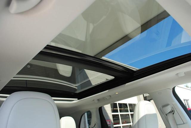 Photo of 2020 Granite Crystal Clearcoat Metallic Jeep Cherokee