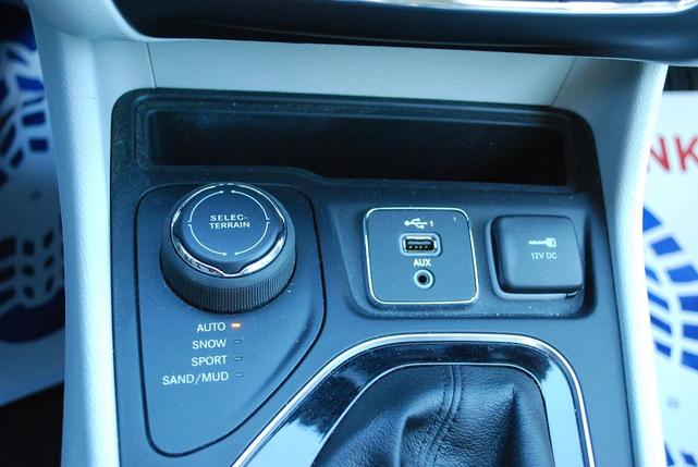 Photo of 2020 Granite Crystal Clearcoat Metallic Jeep Cherokee