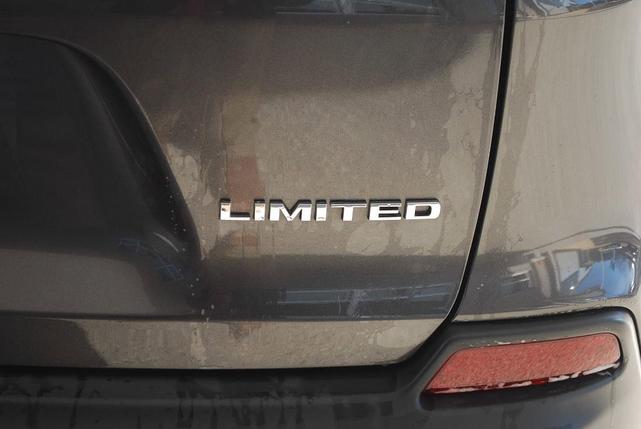 Photo of 2020 Granite Crystal Clearcoat Metallic Jeep Cherokee