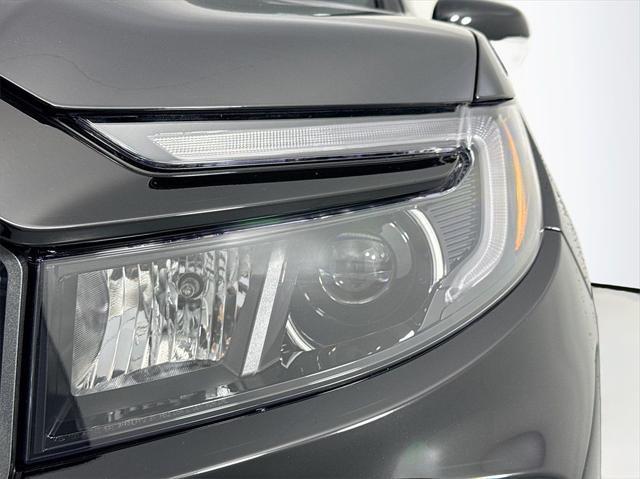 Photo of 2025 Crystal Black Pearl Honda Ridgeline
