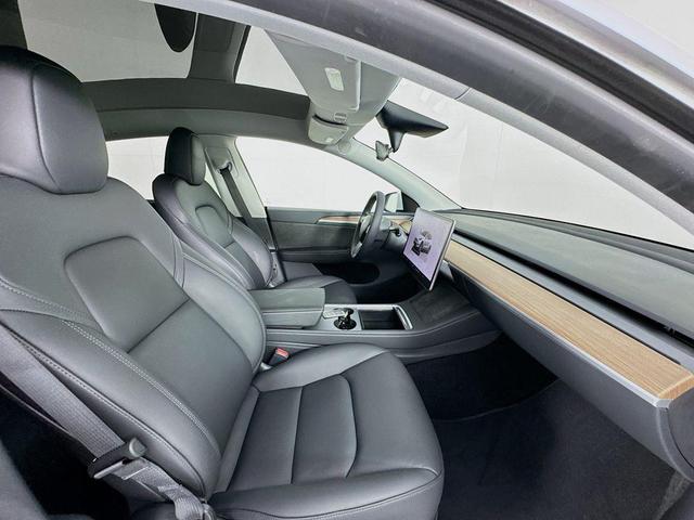 Photo of 2023 Pearl White Multi-Coat Tesla Model Y