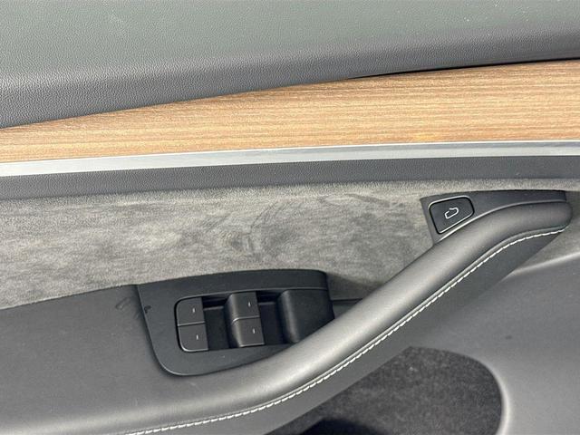 Photo of 2023 Pearl White Multi-Coat Tesla Model Y