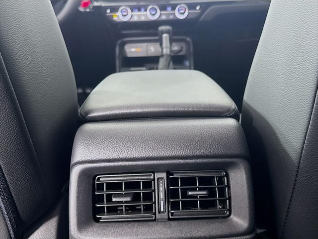Photo of 2026 Platinum White Pearl Honda CR-V
