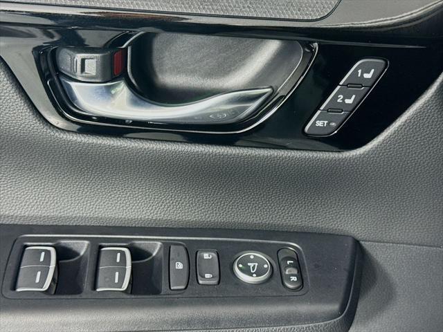 Photo of 2026 Platinum White Pearl Honda CR-V