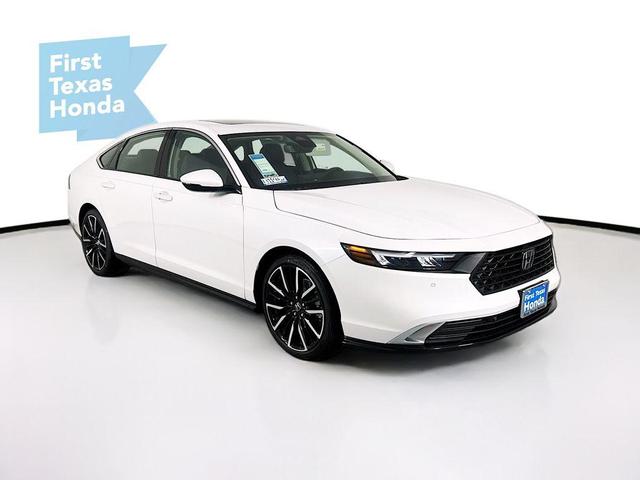 Photo of 2025 Platinum White Pearl Honda Accord Hybrid
