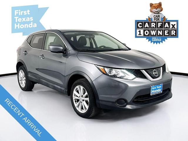 Photo of 2018 Gun Metallic Nissan Rogue Sport