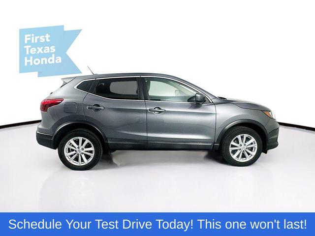 Photo of 2018 Gun Metallic Nissan Rogue Sport