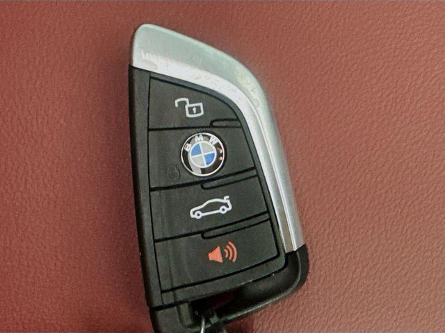 Photo of 2024 Black Sapphire Metallic BMW 330