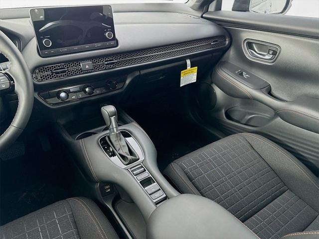 Photo of 2025 Platinum White Pearl Honda HR-V