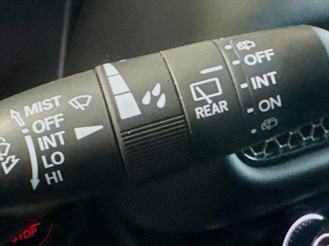 Photo of 2025 Platinum White Pearl Honda HR-V