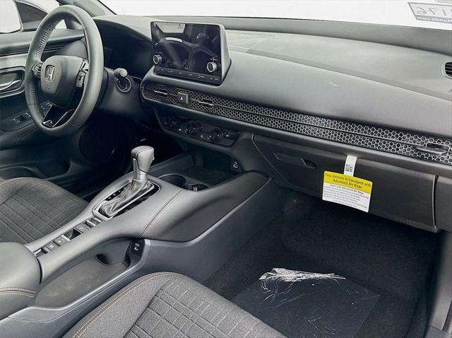 Photo of 2025 Platinum White Pearl Honda HR-V