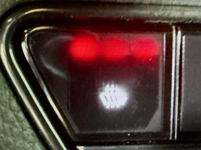 Photo of 2025 Platinum White Pearl Honda HR-V