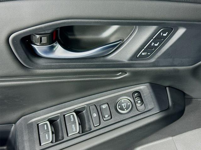 Photo of 2025 Solar Silver Metallic Honda Accord Hybrid
