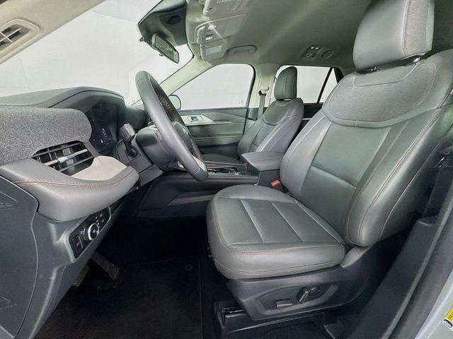 Photo of 2025 ICONIC SILVER METALLIC Ford Explorer