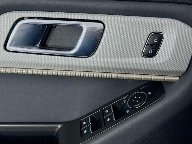 Photo of 2025 ICONIC SILVER METALLIC Ford Explorer