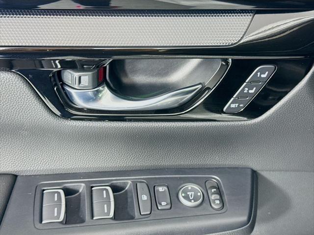 Photo of 2026 Platinum White Pearl Honda CR-V
