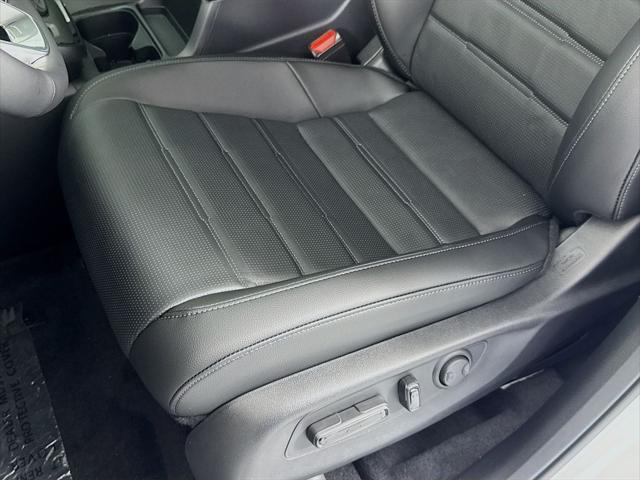 Photo of 2026 Platinum White Pearl Honda CR-V