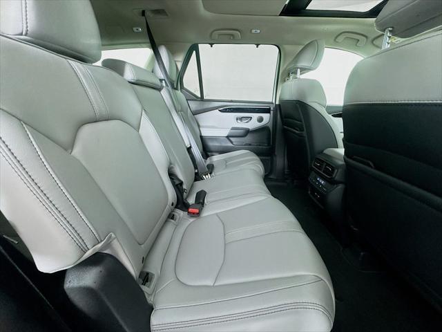 Photo of 2025 Platinum White Pearl Honda Pilot