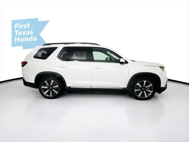 Photo of 2025 Platinum White Pearl Honda Pilot