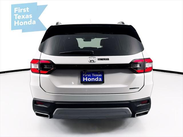 Photo of 2025 Platinum White Pearl Honda Pilot