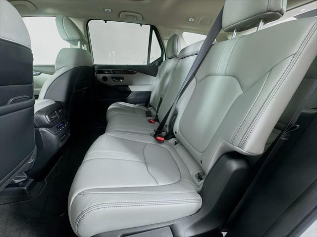 Photo of 2025 Platinum White Pearl Honda Pilot