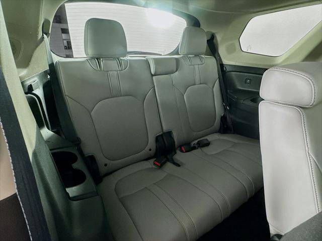 Photo of 2025 Platinum White Pearl Honda Pilot