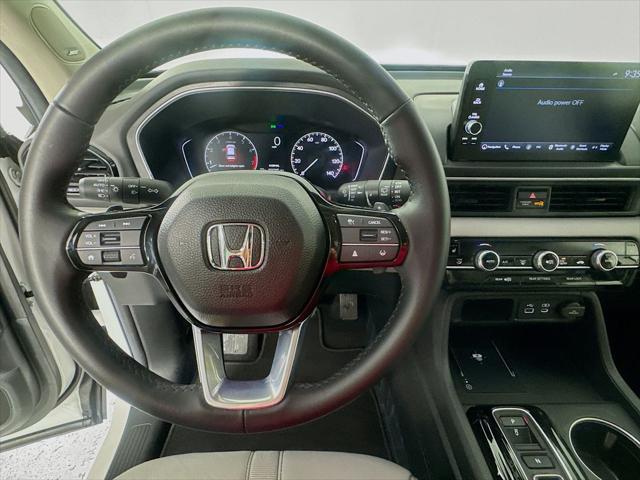 Photo of 2025 Platinum White Pearl Honda Pilot