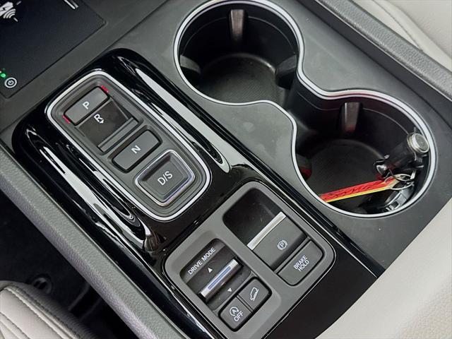 Photo of 2025 Platinum White Pearl Honda Pilot