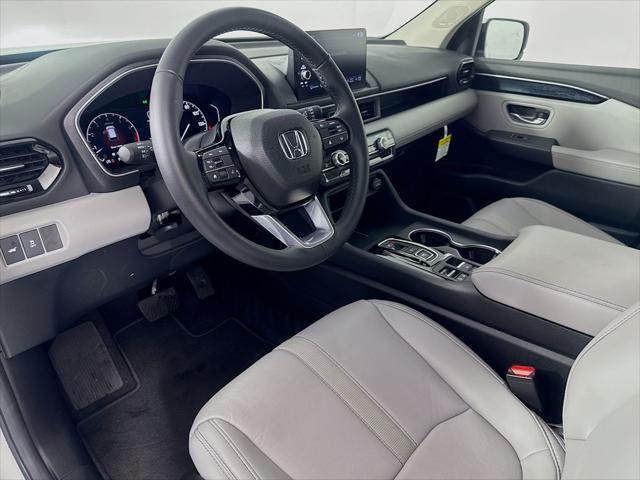 Photo of 2025 Platinum White Pearl Honda Pilot