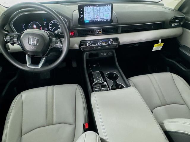 Photo of 2025 Platinum White Pearl Honda Pilot