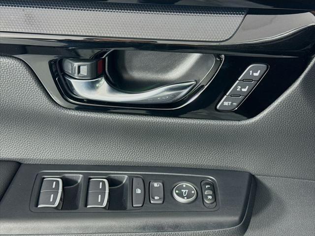 Photo of 2026 Crystal Black Pearl Honda CR-V