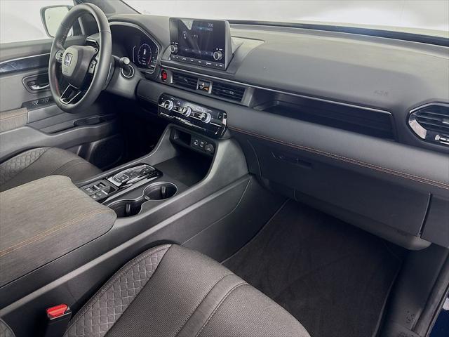 Photo of 2025 Obsidian Blue Pearl Honda Pilot