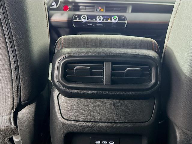 Photo of 2025 Obsidian Blue Pearl Honda Pilot