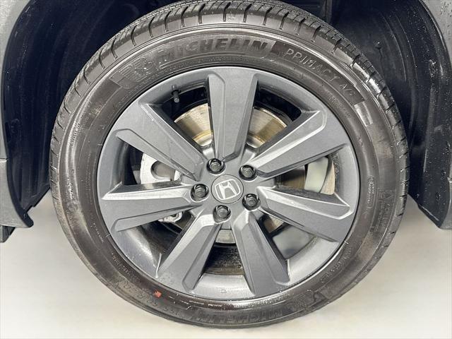 Photo of 2025 Obsidian Blue Pearl Honda Pilot