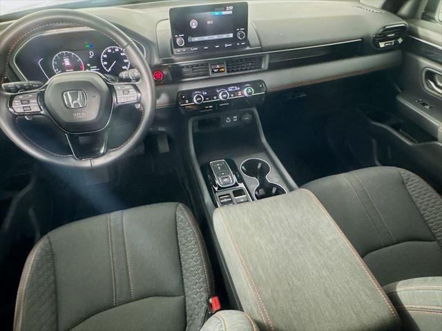 Photo of 2025 Obsidian Blue Pearl Honda Pilot