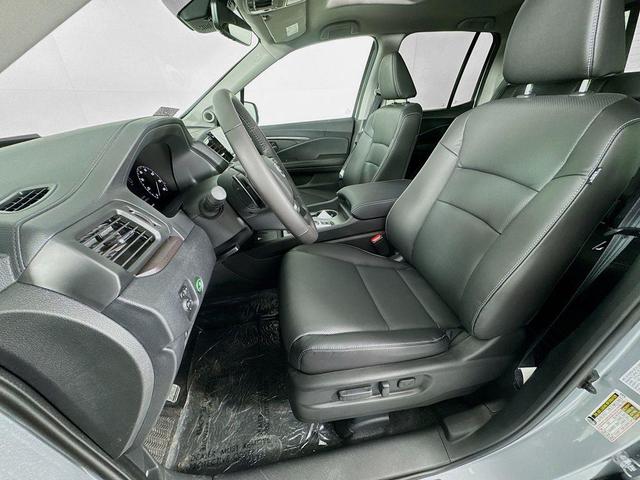 Photo of 2025 Solar Silver Metallic Honda Ridgeline