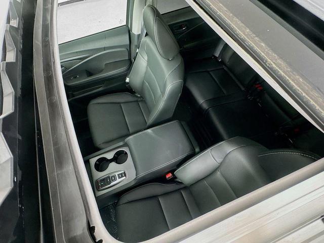 Photo of 2025 Solar Silver Metallic Honda Ridgeline