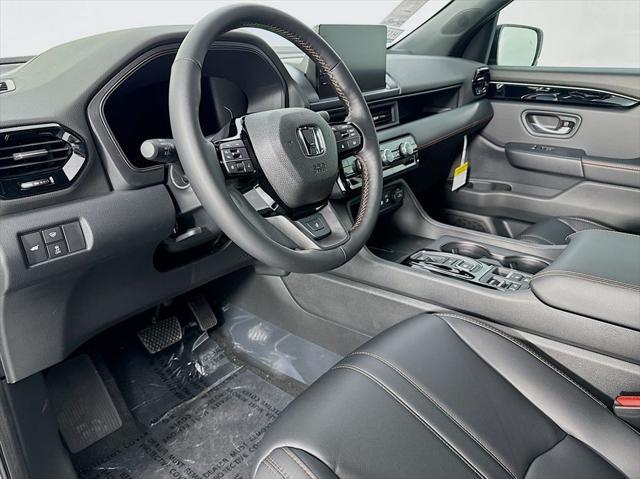 Photo of 2025 Lunar Silver Metallic Honda Pilot