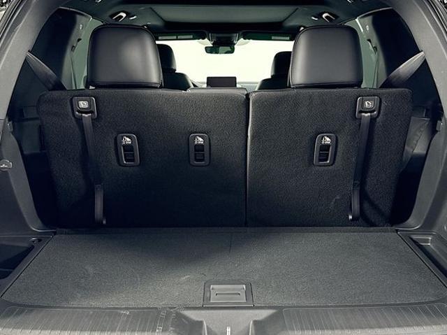 Photo of 2025 Lunar Silver Metallic Honda Pilot