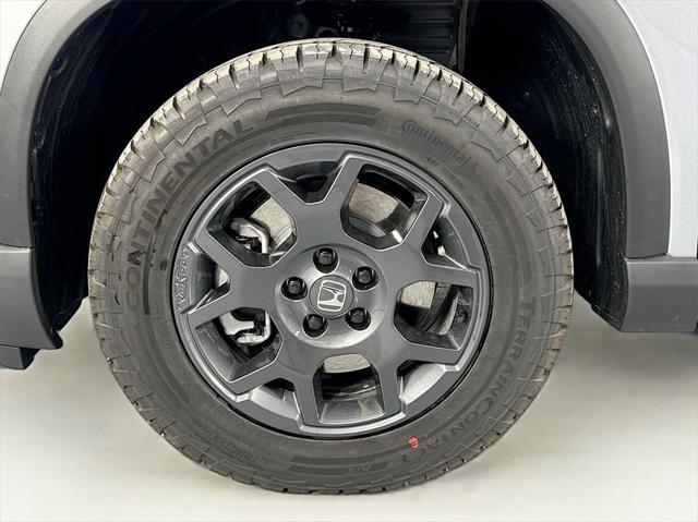 Photo of 2025 Lunar Silver Metallic Honda Pilot