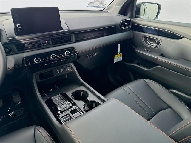Photo of 2025 Lunar Silver Metallic Honda Pilot