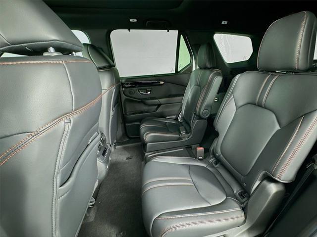 Photo of 2025 Lunar Silver Metallic Honda Pilot