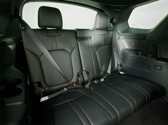 Photo of 2025 Lunar Silver Metallic Honda Pilot