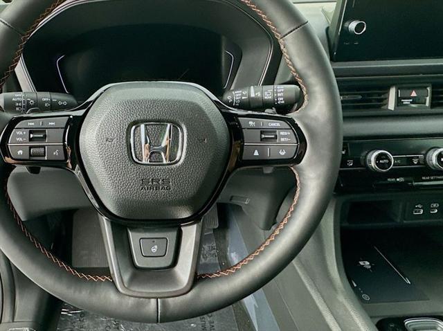 Photo of 2025 Lunar Silver Metallic Honda Pilot