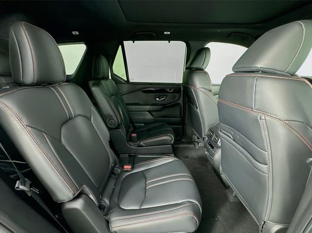Photo of 2025 Lunar Silver Metallic Honda Pilot