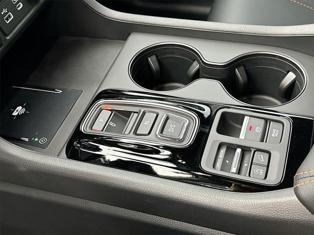 Photo of 2025 Lunar Silver Metallic Honda Pilot