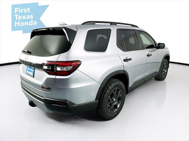 Photo of 2025 Lunar Silver Metallic Honda Pilot