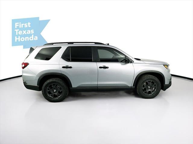 Photo of 2025 Lunar Silver Metallic Honda Pilot