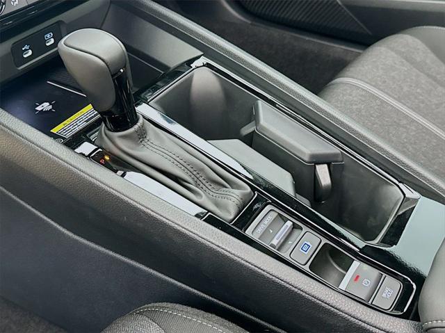 Photo of 2025 Platinum White Pearl Honda Accord Hybrid